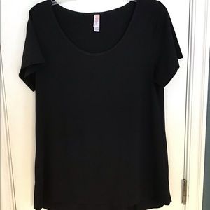 Women’s Solid Black LuLaRoe Classic Tee Size Medium